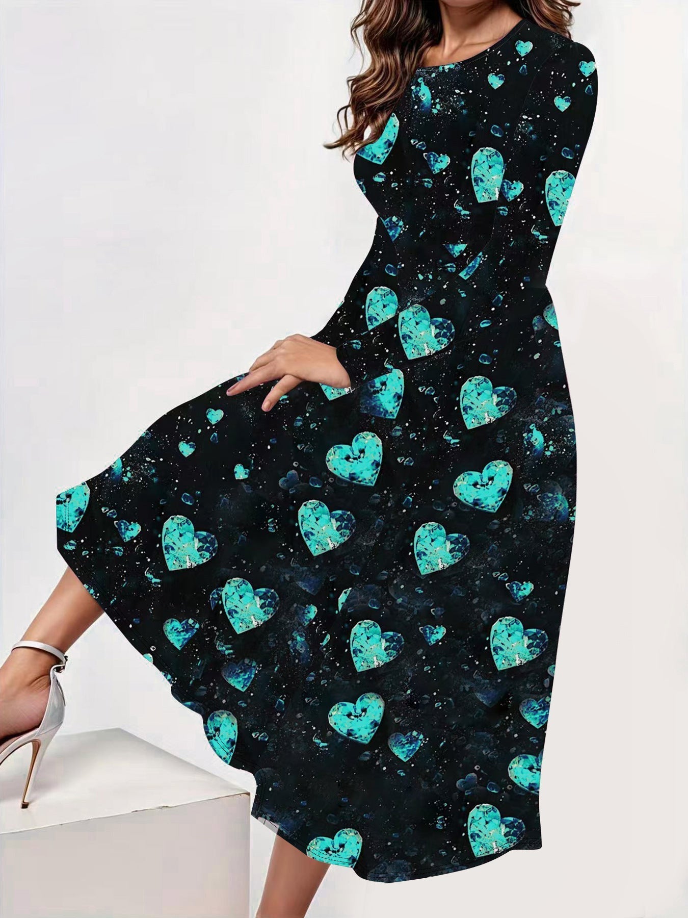 Womens Crew-Neck Casual Valentines Day Dress With A Heart And Digital Print